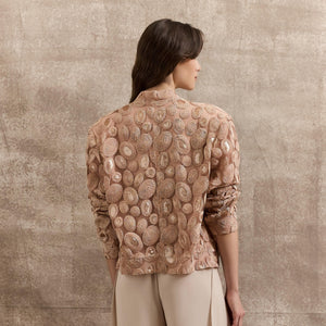 The Art of Layering in Modest Fashion: Techniques for Effortless Elegance