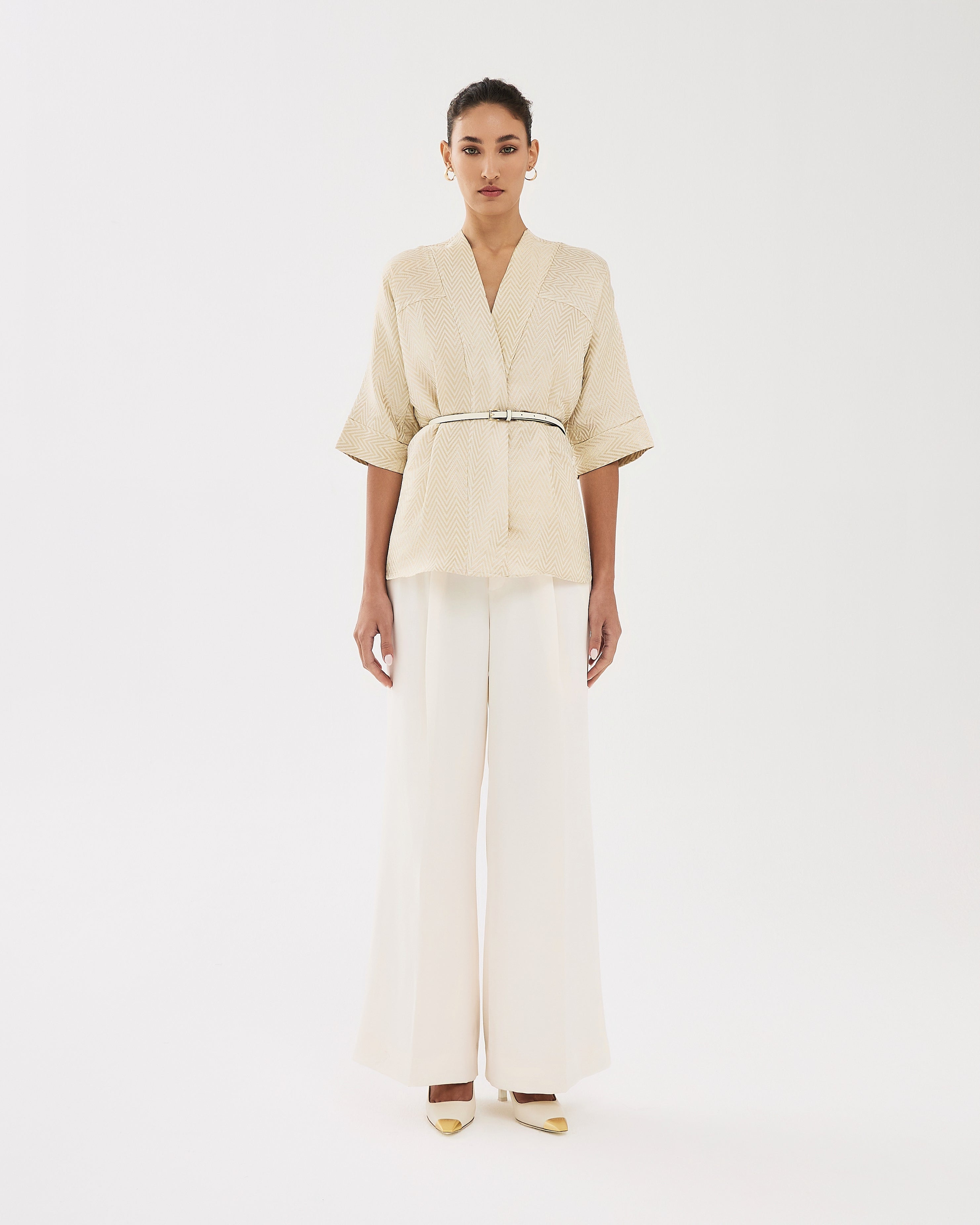 قميص ذهبي من الصنوبر