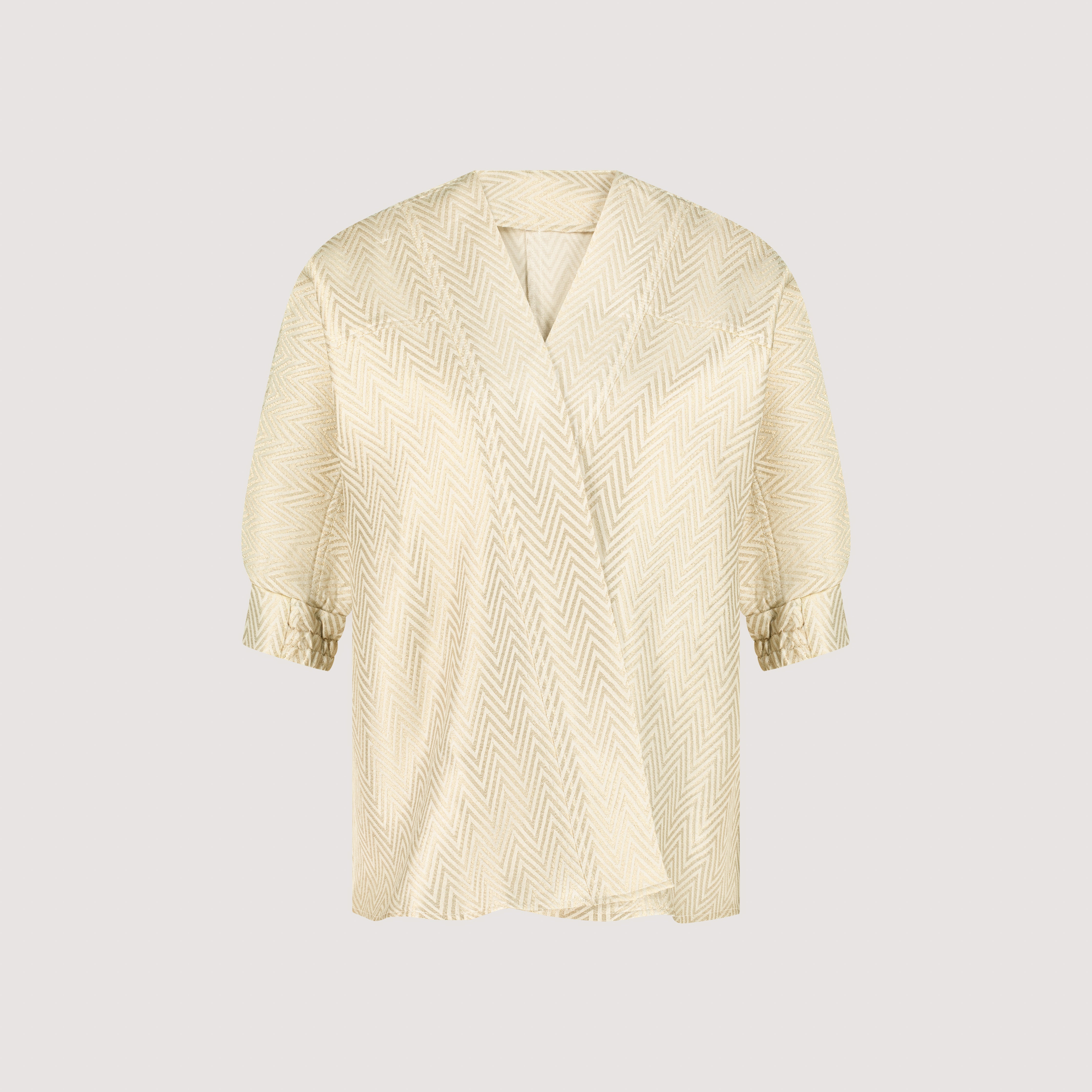 قميص ذهبي من الصنوبر